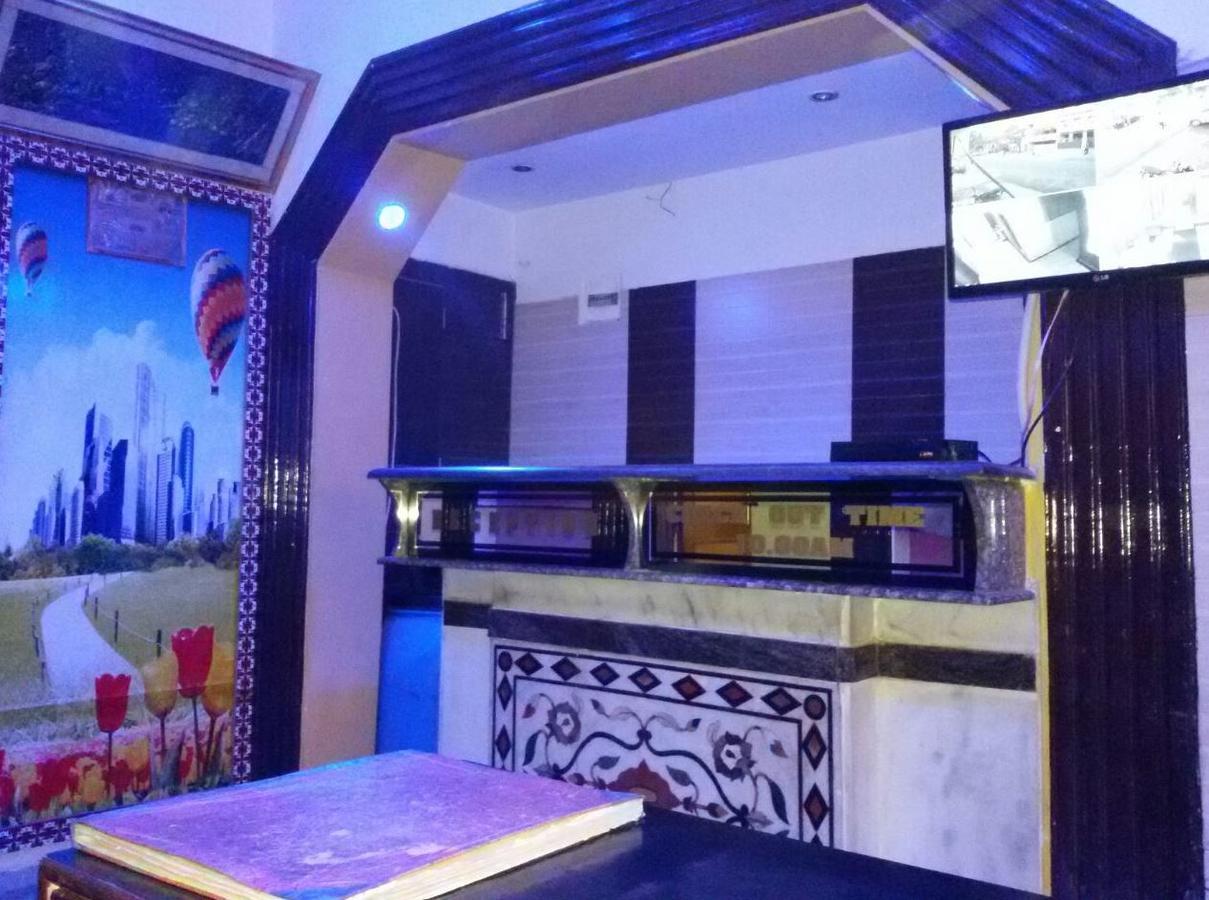 Hotel Aashiyana Агра Екстериор снимка