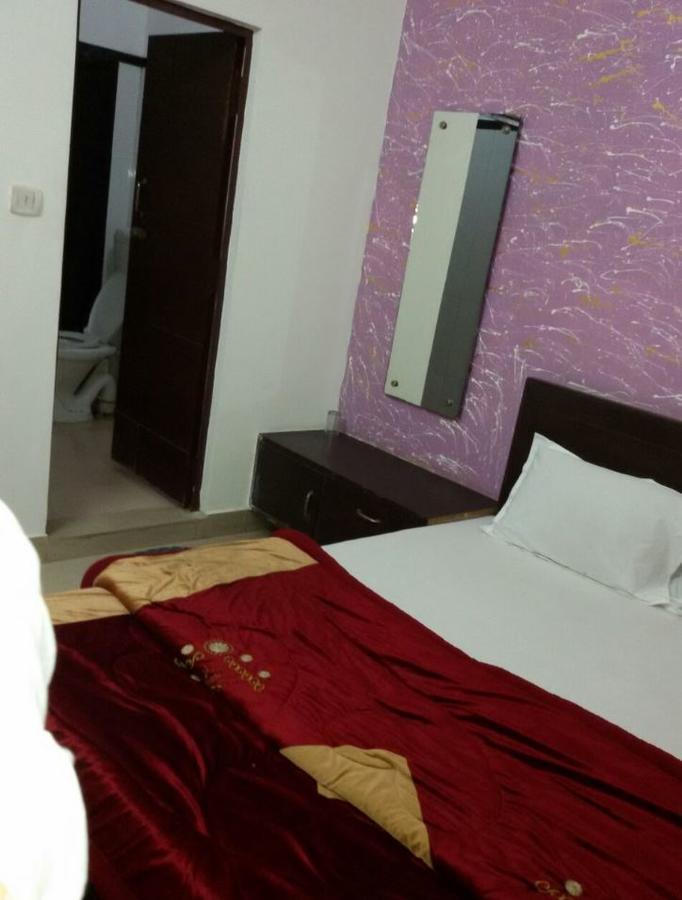 Hotel Aashiyana Агра Екстериор снимка