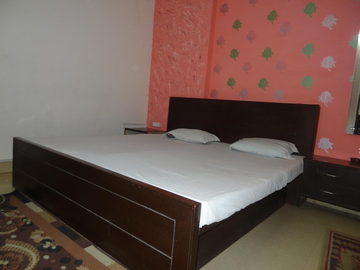 Hotel Aashiyana Агра Екстериор снимка