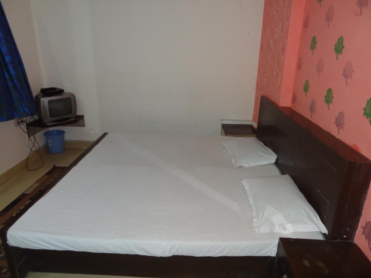Hotel Aashiyana Агра Екстериор снимка