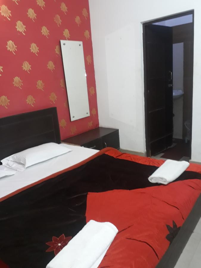 Hotel Aashiyana Агра Екстериор снимка