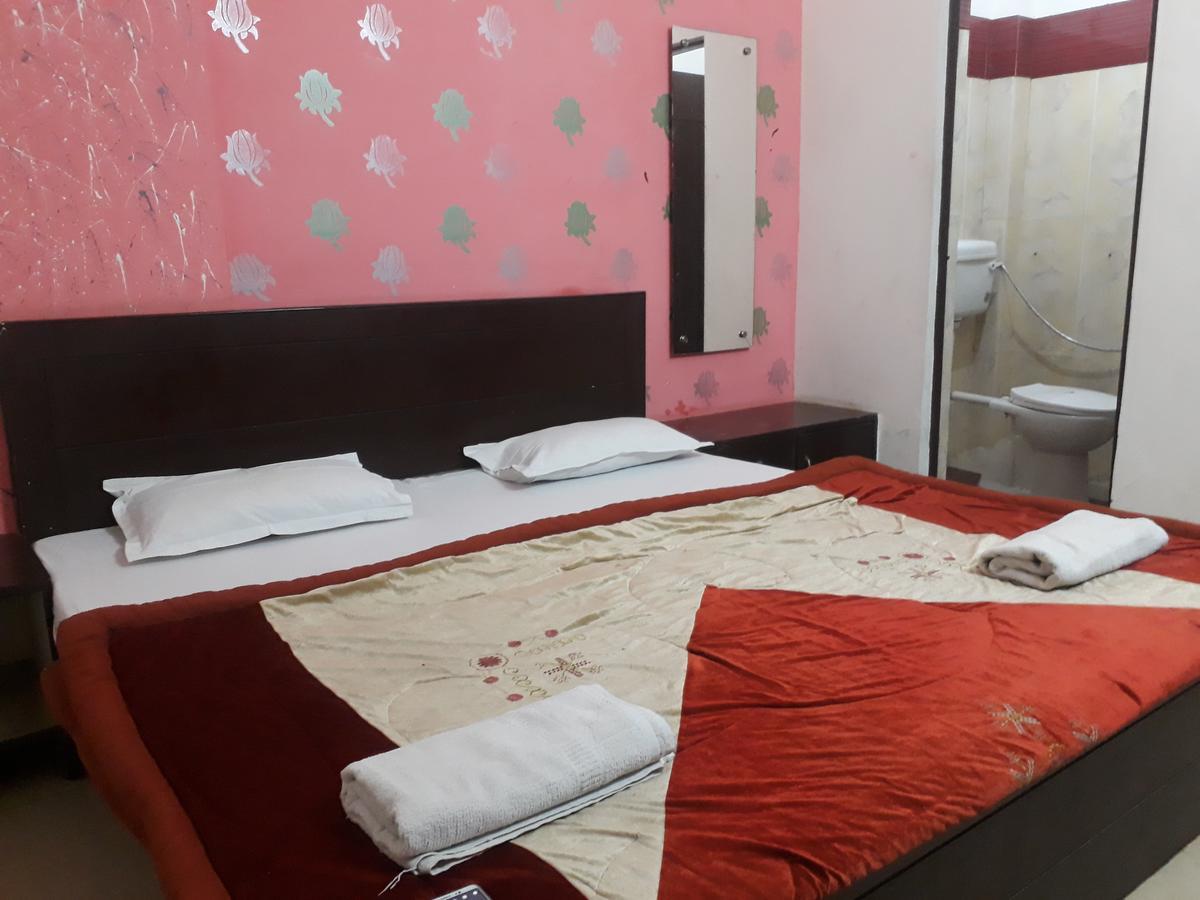 Hotel Aashiyana Агра Екстериор снимка