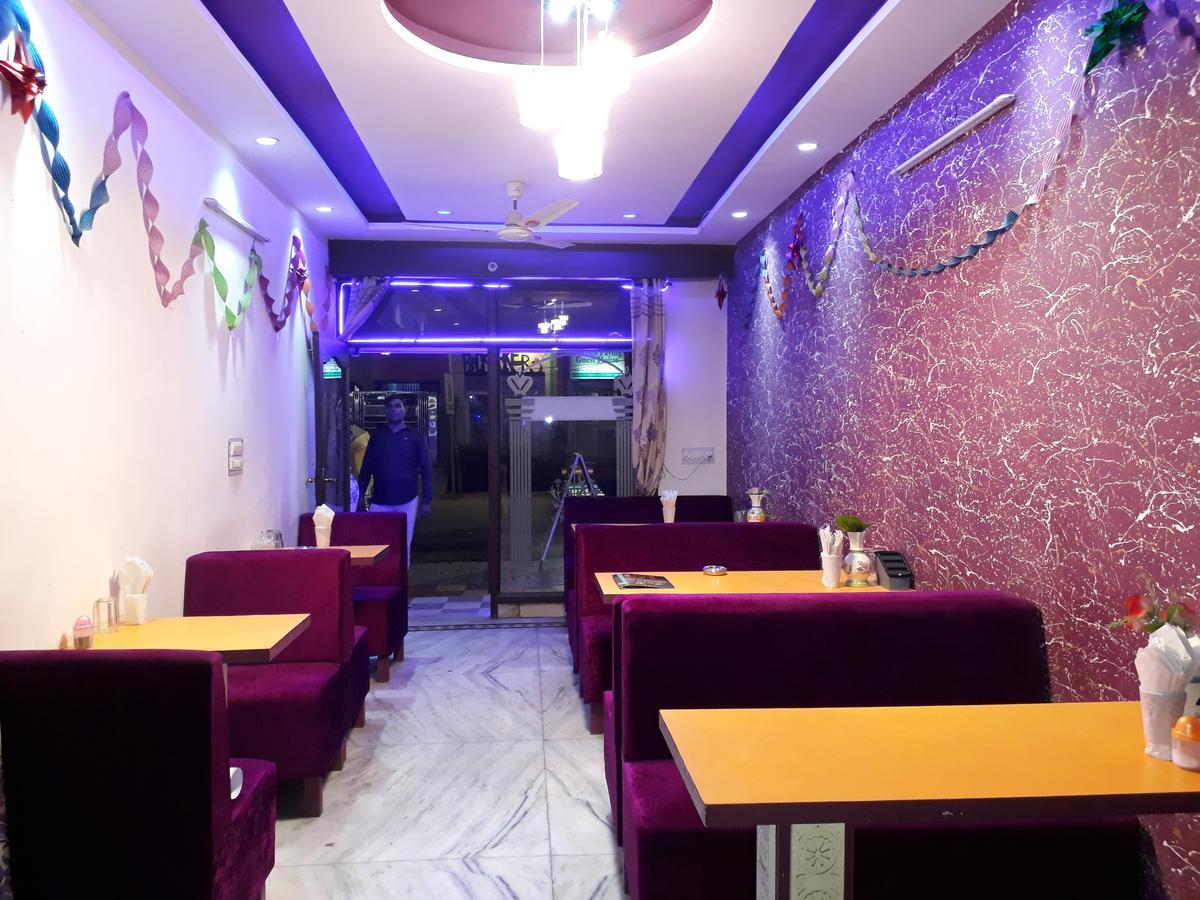 Hotel Aashiyana Агра Екстериор снимка